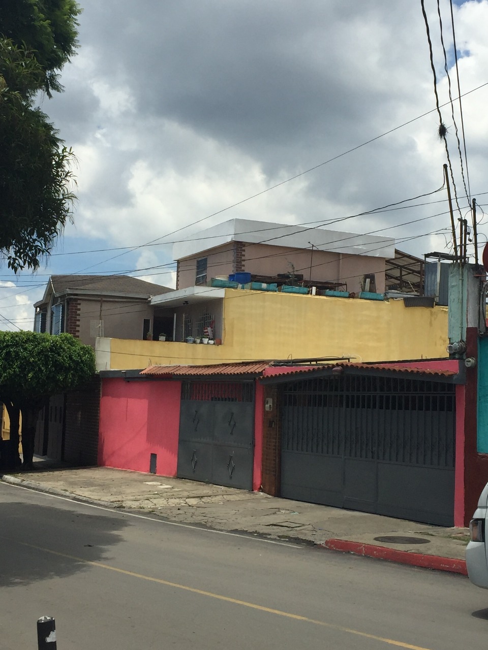 Casa en venta fuera de garita, Colonia Tikal 2, Zona 7 → 